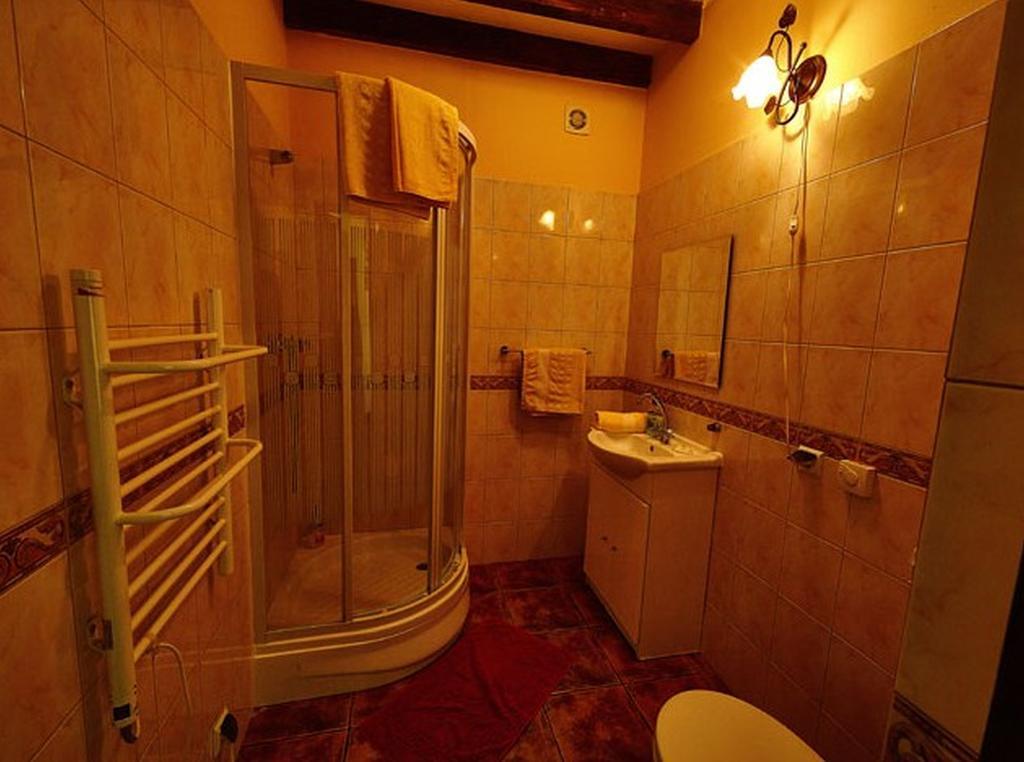שארנה Stylowy Zajazd Pod Czarnym Kogutem חדר תמונה